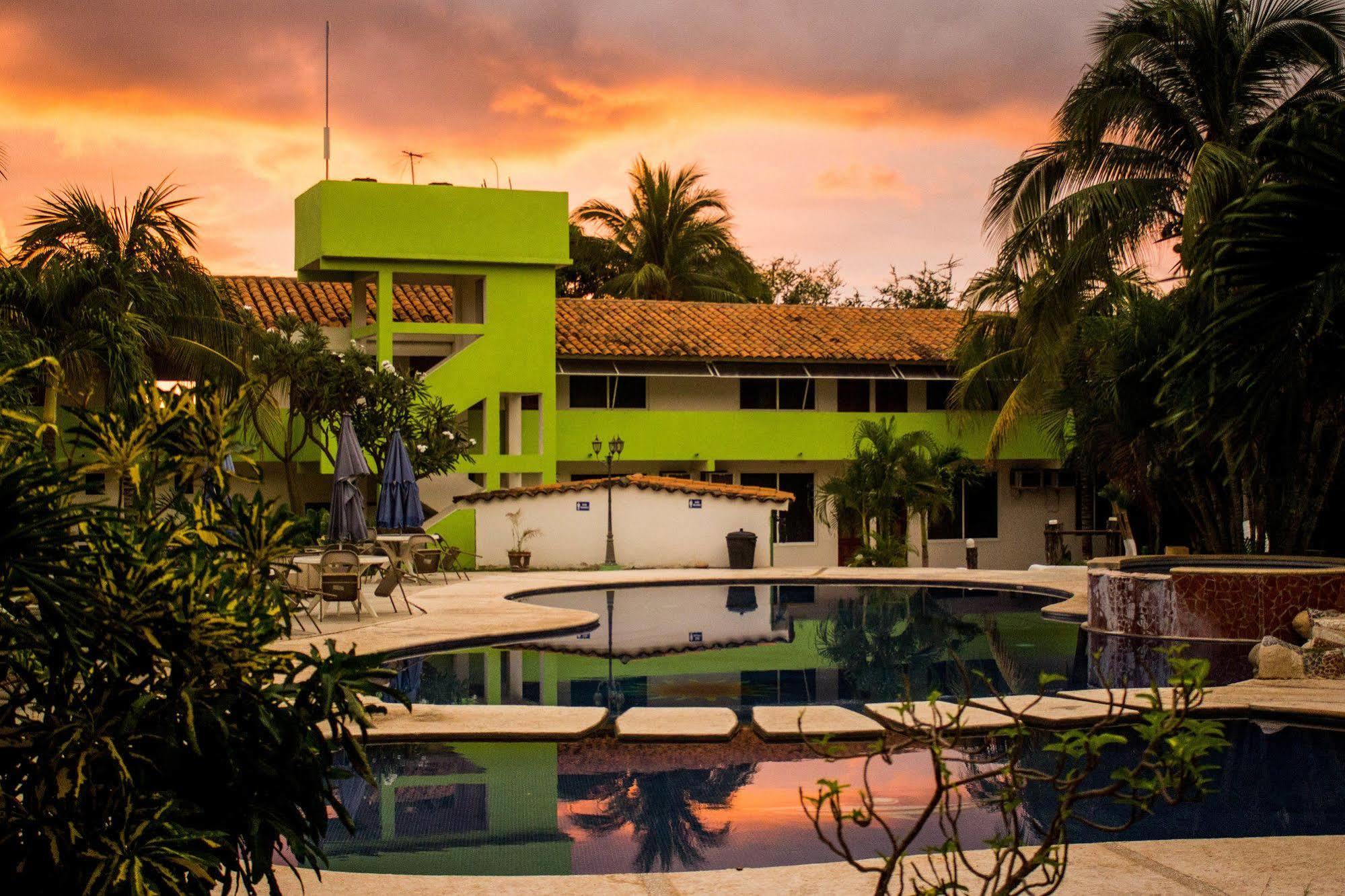 Hotel & Suites Punta Esmeralda Puerto Escondido  Exterior photo