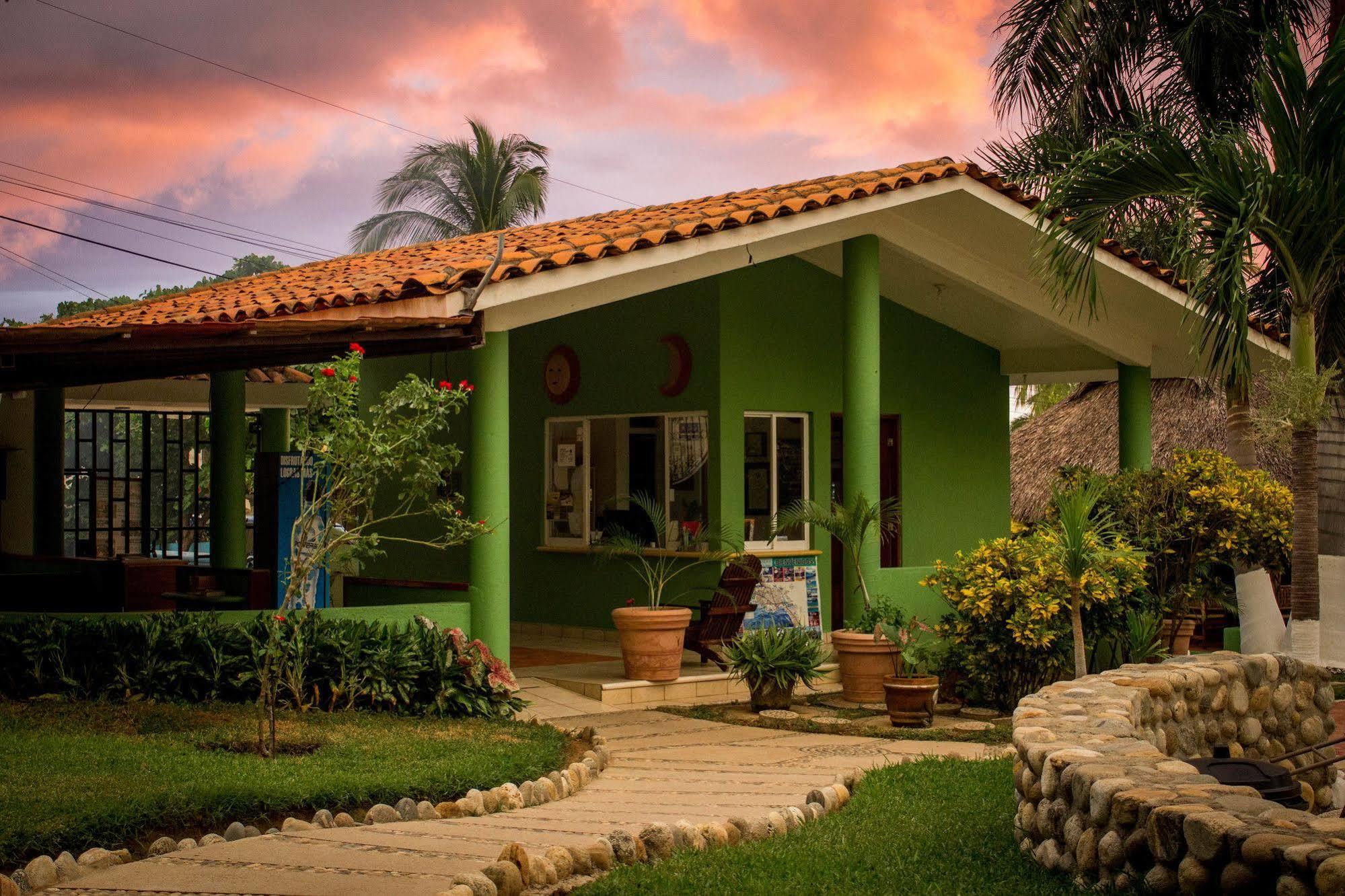 Hotel & Suites Punta Esmeralda Puerto Escondido  Exterior photo